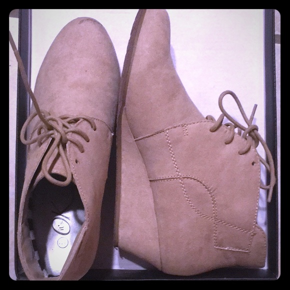 Shoes - Picture 1 of 2